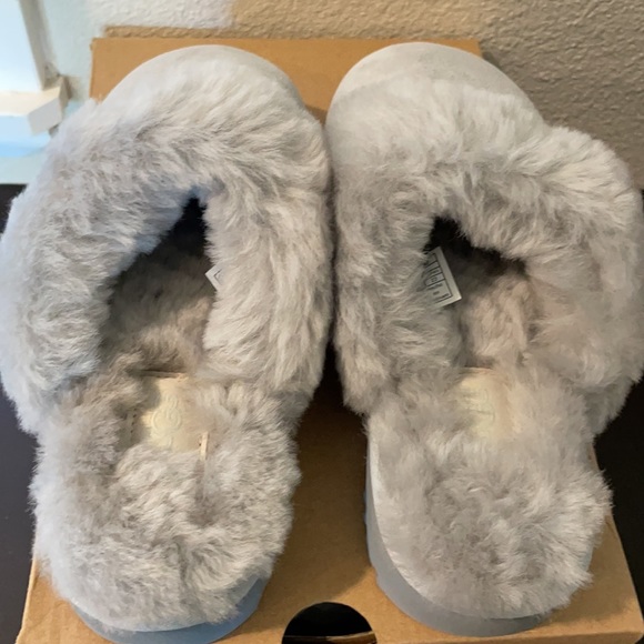 UGG SLIPPERS - Picture 3 of 10